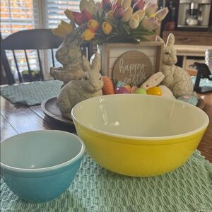 Vintage Pyrex Large Yellow Mixing Bowl 10 1/4 inch (small blue bowl free!)